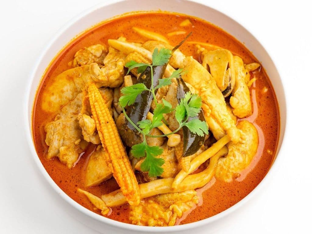 C4. Nyonya Yellow Curry Chicken 娘 惹 黃 咖 喱 雞 球