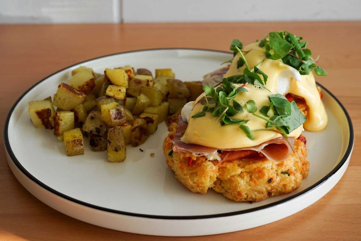 Prosciutto Tomato Benny