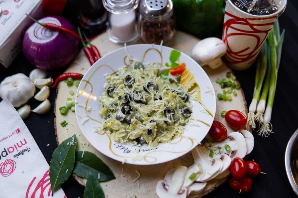 Small Cheezy Pesto Pasta