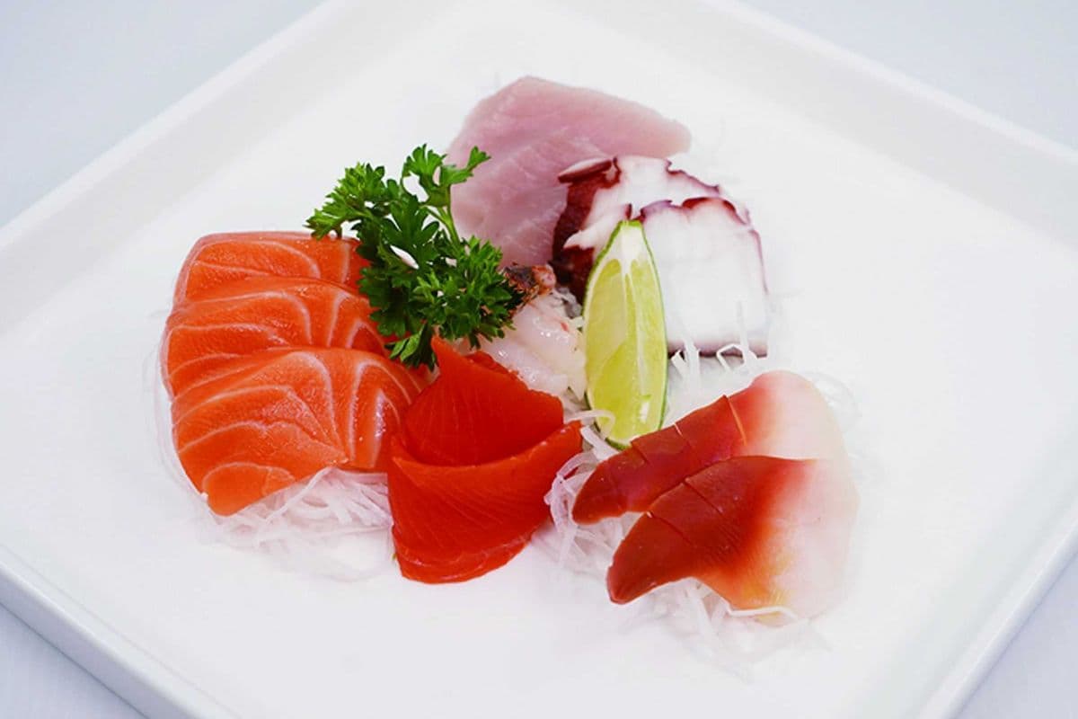 Assorted Sashimi (10 pcs)