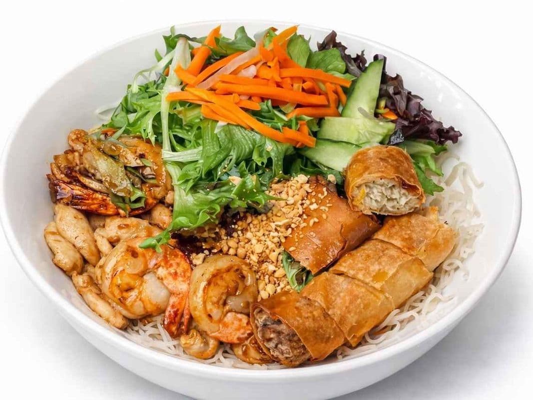 302) Pan Fried Lemongrass Chicken and Prawns (3)