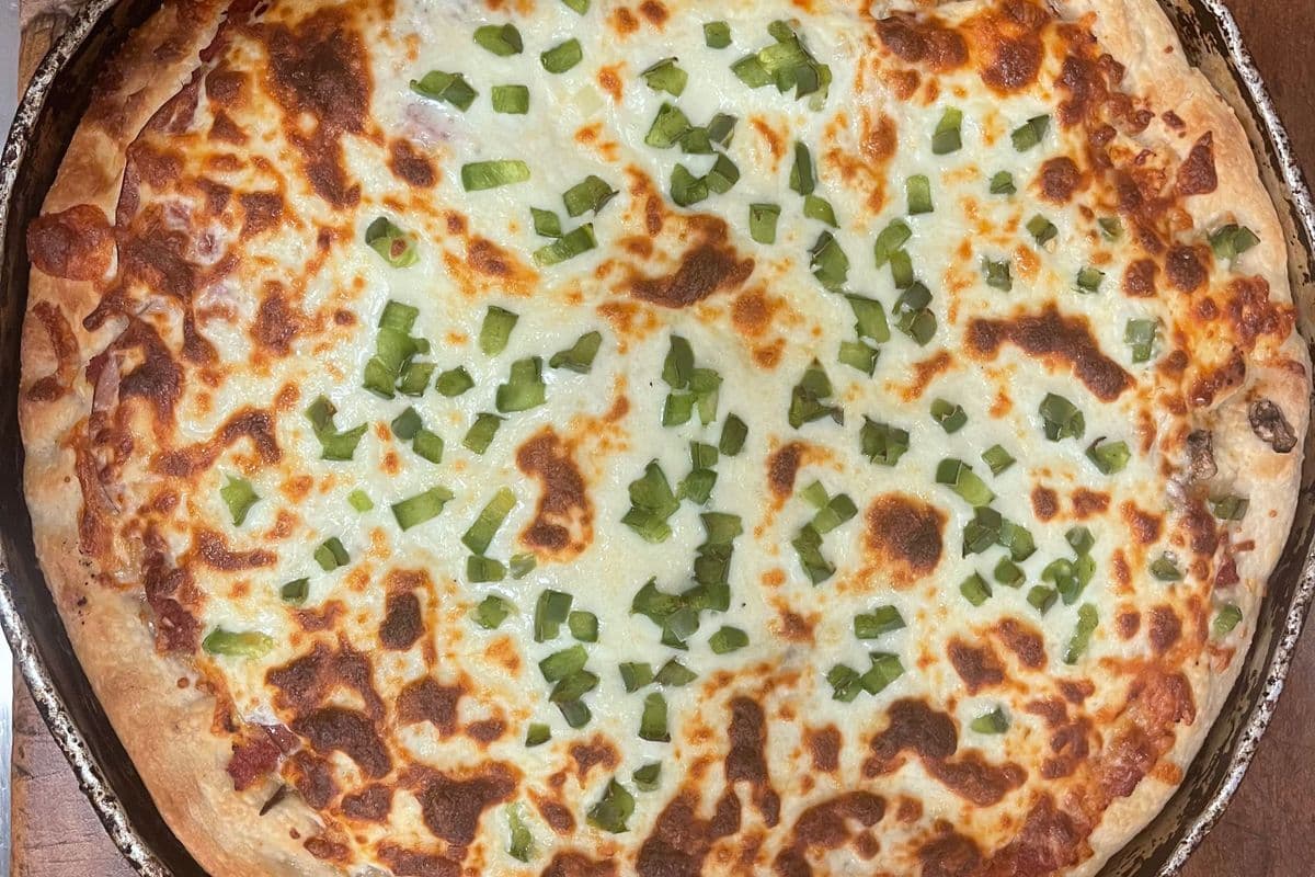Large Islander's Pizzas