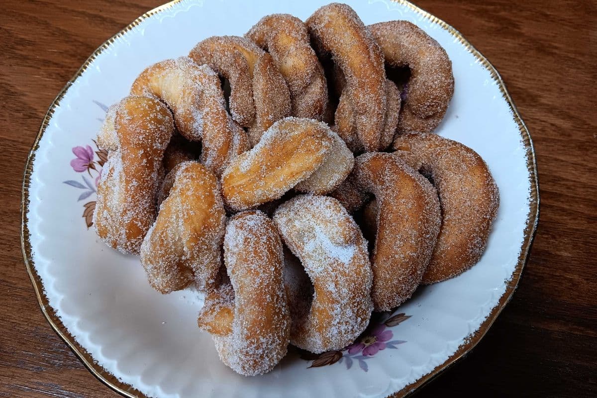 12 Pishki beignets / Donuts