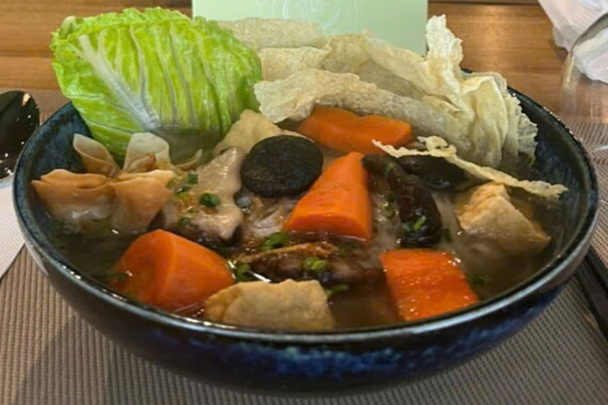 Greens Noodle Soup