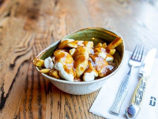 Poutine régulière / Regular Poutine
