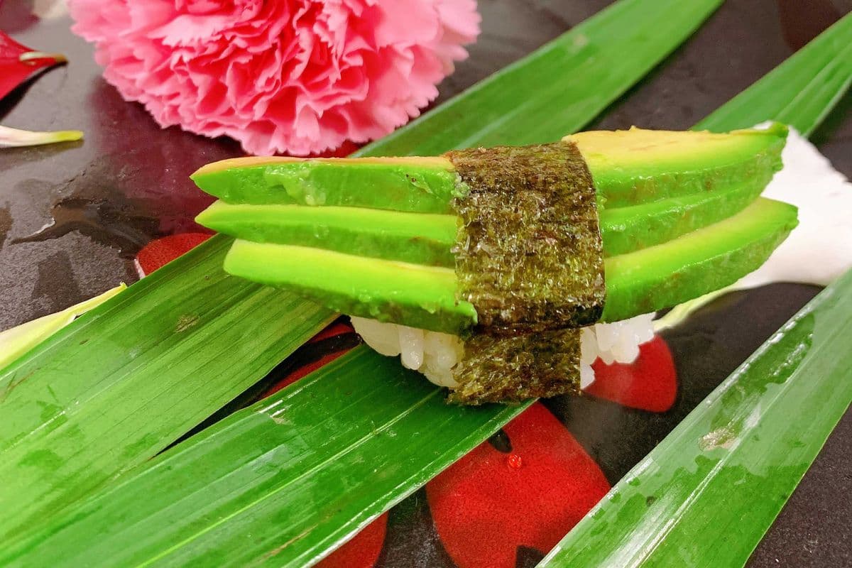 C22. Avocado Sushi (3 pcs)