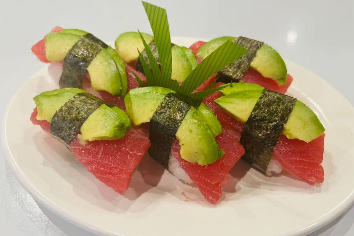 S30 Red Tuna Avocado Sushi (6pcs) (NEW)