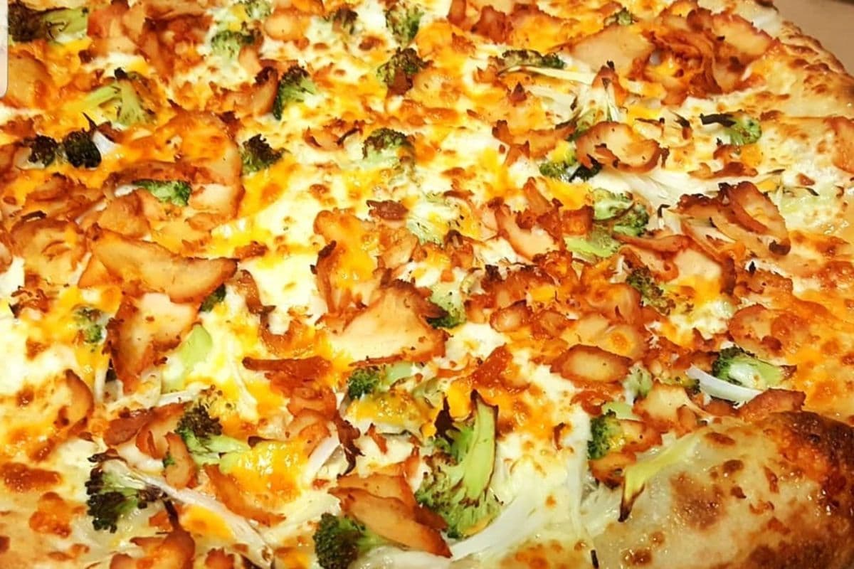 Medium Bella's Super Pizza