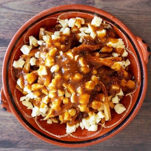 Poutine avec chouriço et poulet / Poutine with Chouriço and Chicken