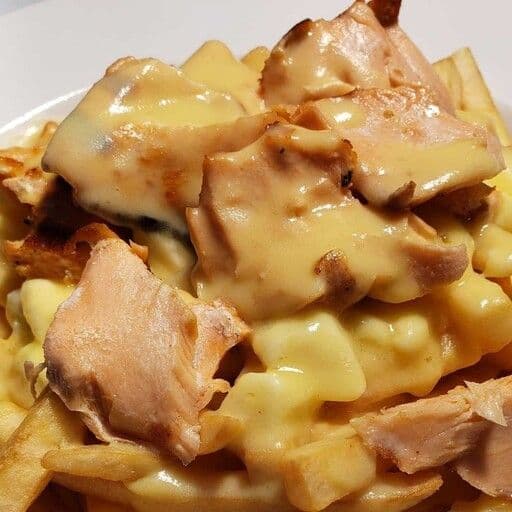 Poutine au saumon grillé / Grilled Salmon Poutine