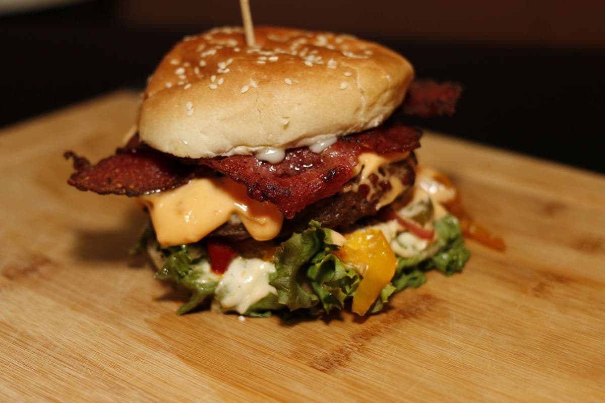 Bazuka Burger (6 oz) (6 oz)