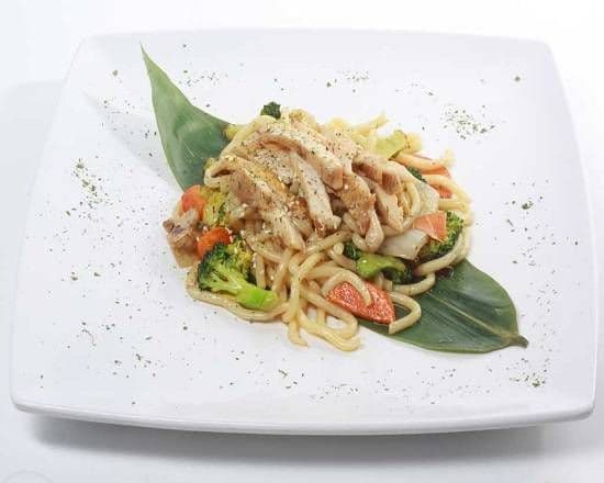 Pan-Fried Chicken and Vegetable Udon Noodle