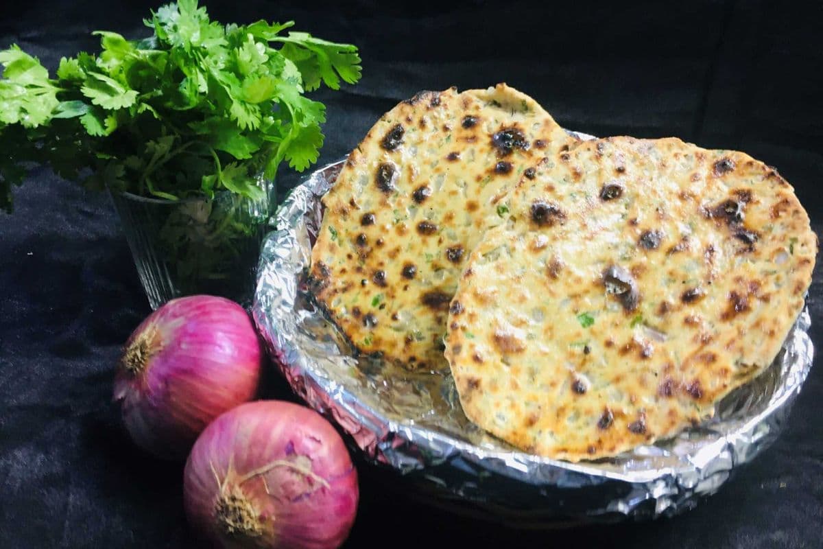 Tandoori onion paratha with dahi achar