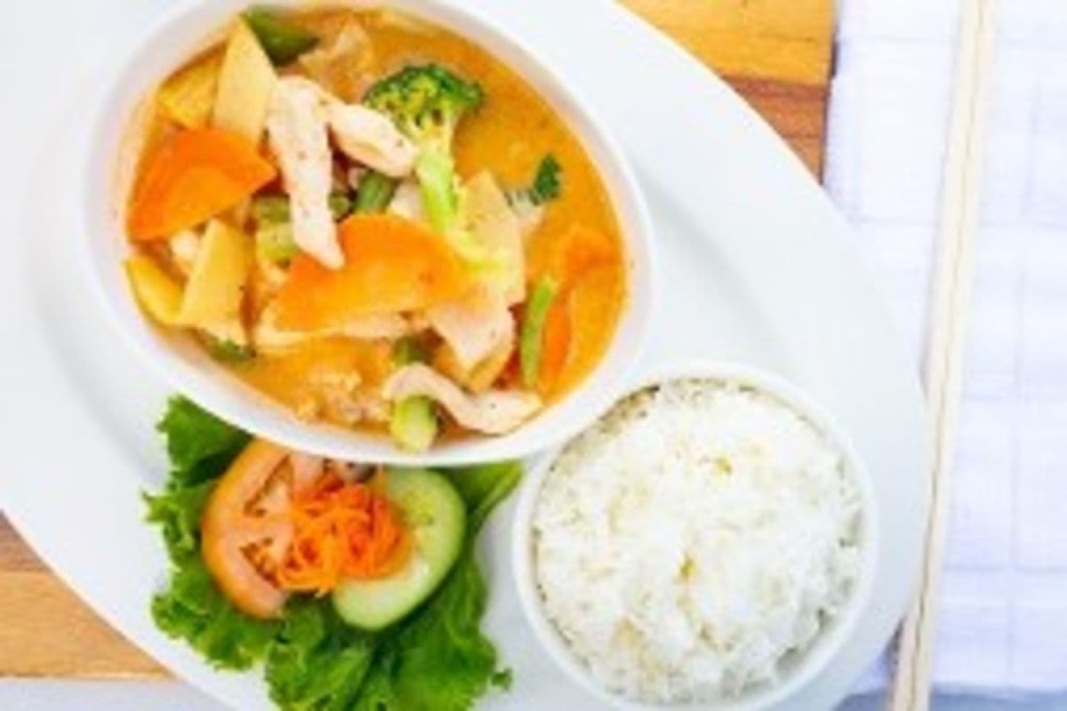 T3. Thai Red Curry Served with Rice