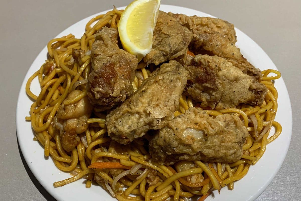 Fried Chicken Wings on Hakka Noodle