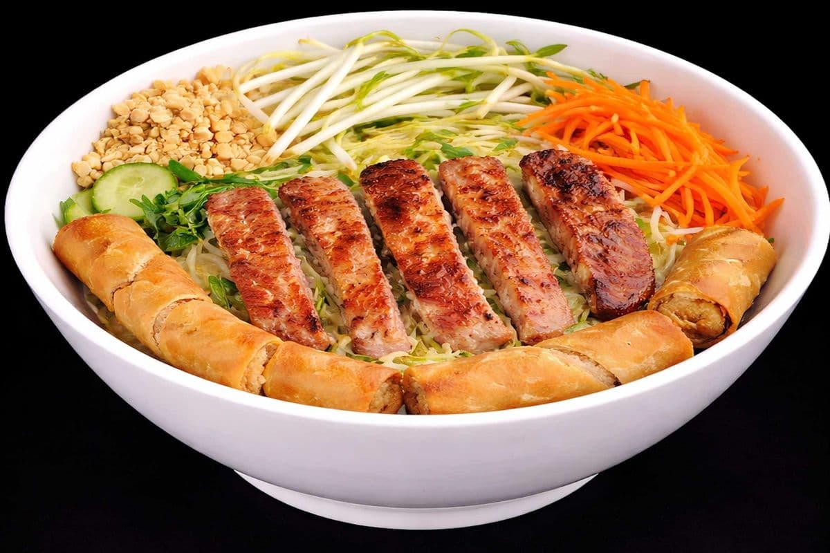 19C. Grilled Pork Sausage and 2 Spring Rolls Vermicelli