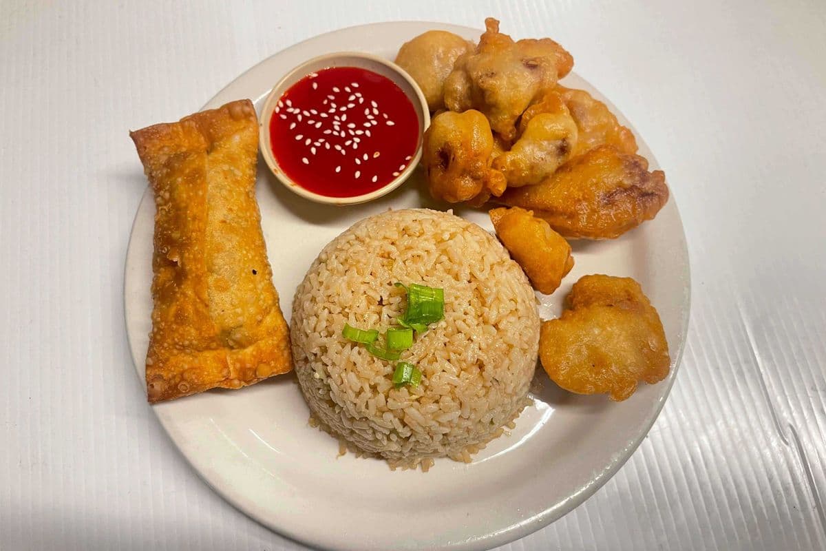 G lunch(rice, 6 wontons, egg roll)