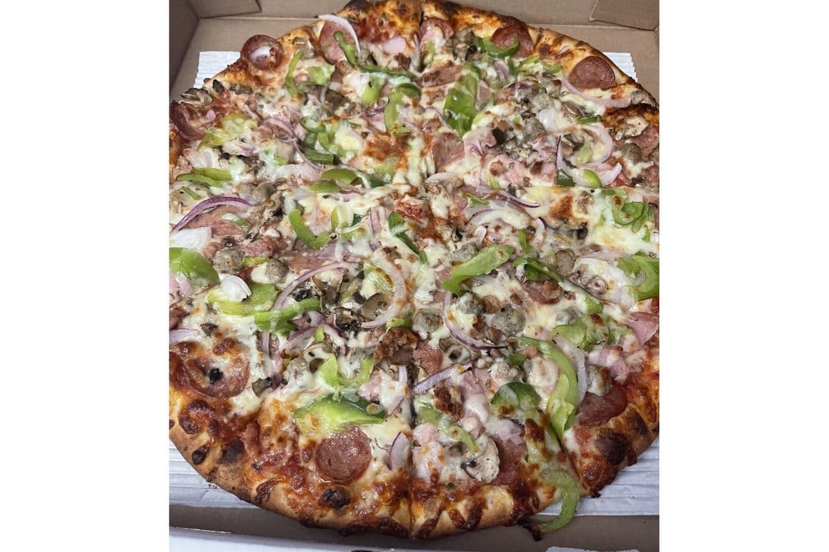 14" Large Deluxe Pizza