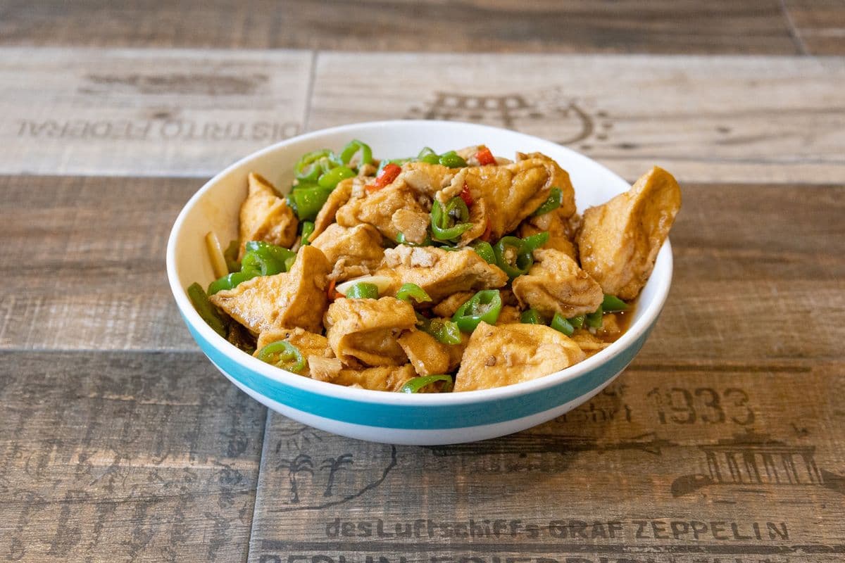 Braised Tofu with Homemade Sauce 青椒油焖豆腐