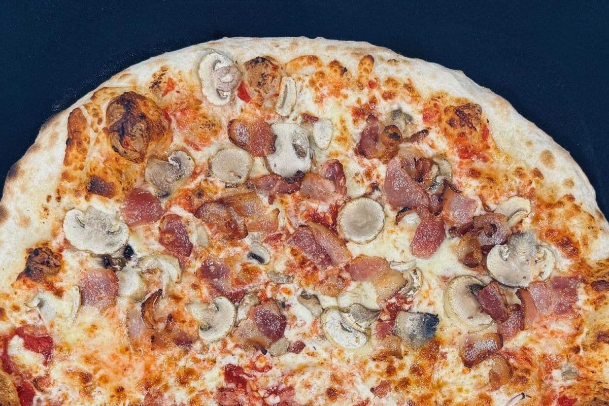 Pizza Champignons Bacon - Jumbo / Jumbo Mushrooms and Bacon Pizza