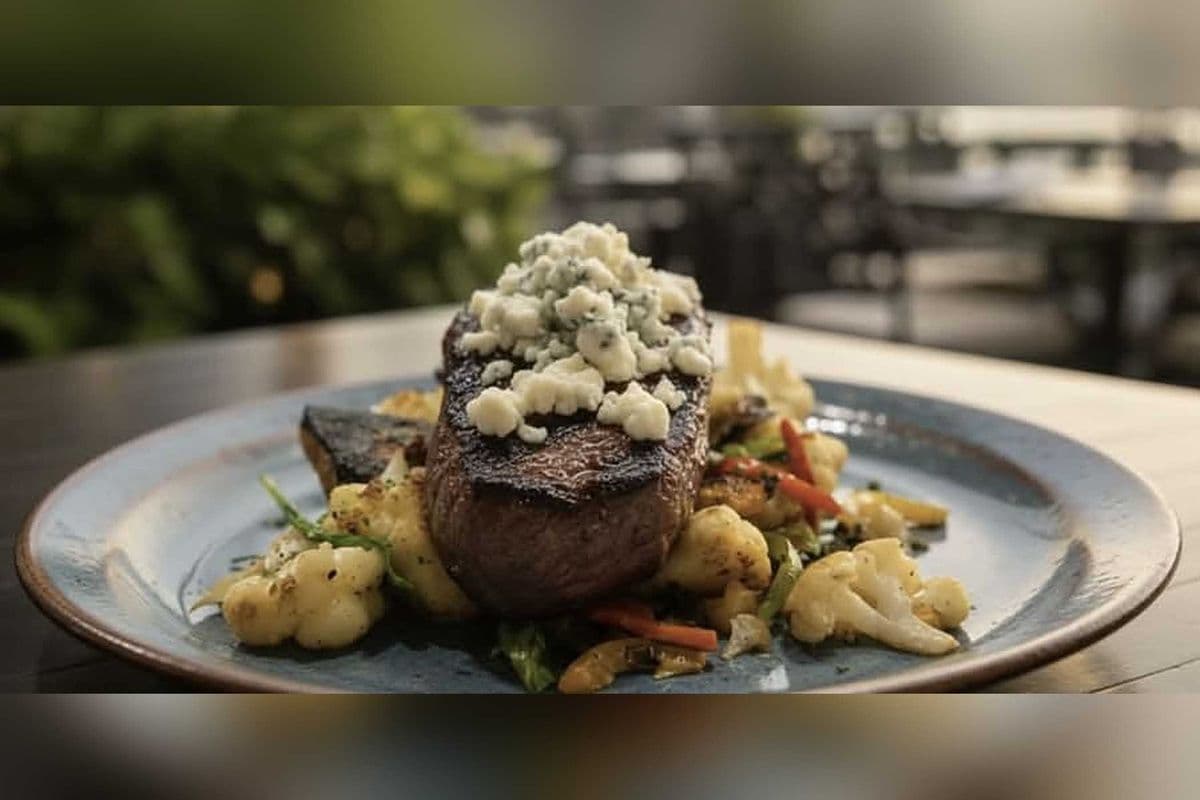 Top Sirloin with Blue Cheese or Feta Cheese (8 oz)