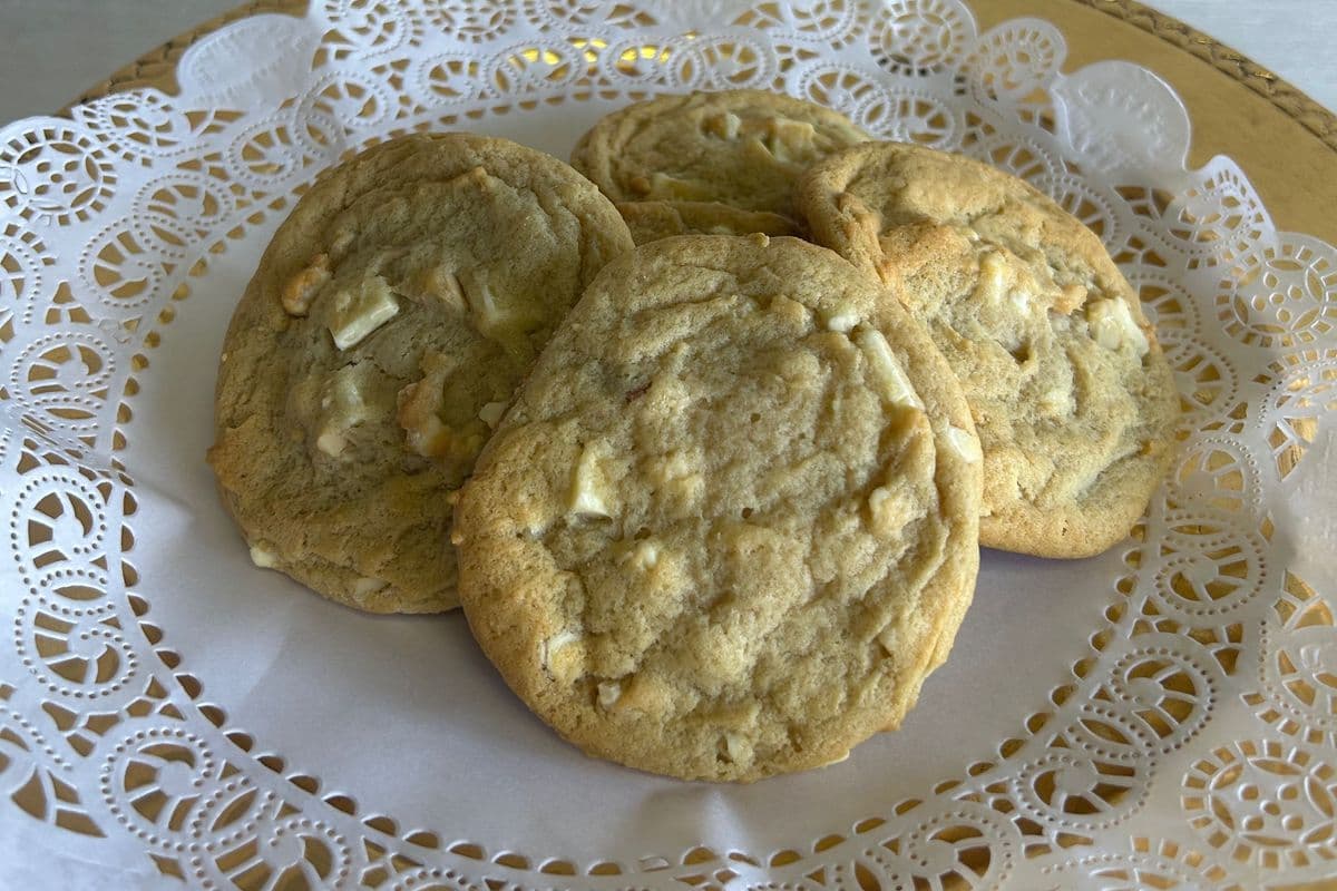 White Chocolate Macadamia Nut Cookies (Pkg 12)