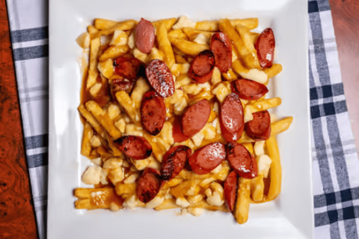 Poutine saucisse / Sausage Poutine