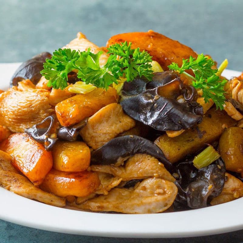 Sauteed Chicken Slices with Cloud Ear Mushroom and Squash 金瓜雲耳炒雞片