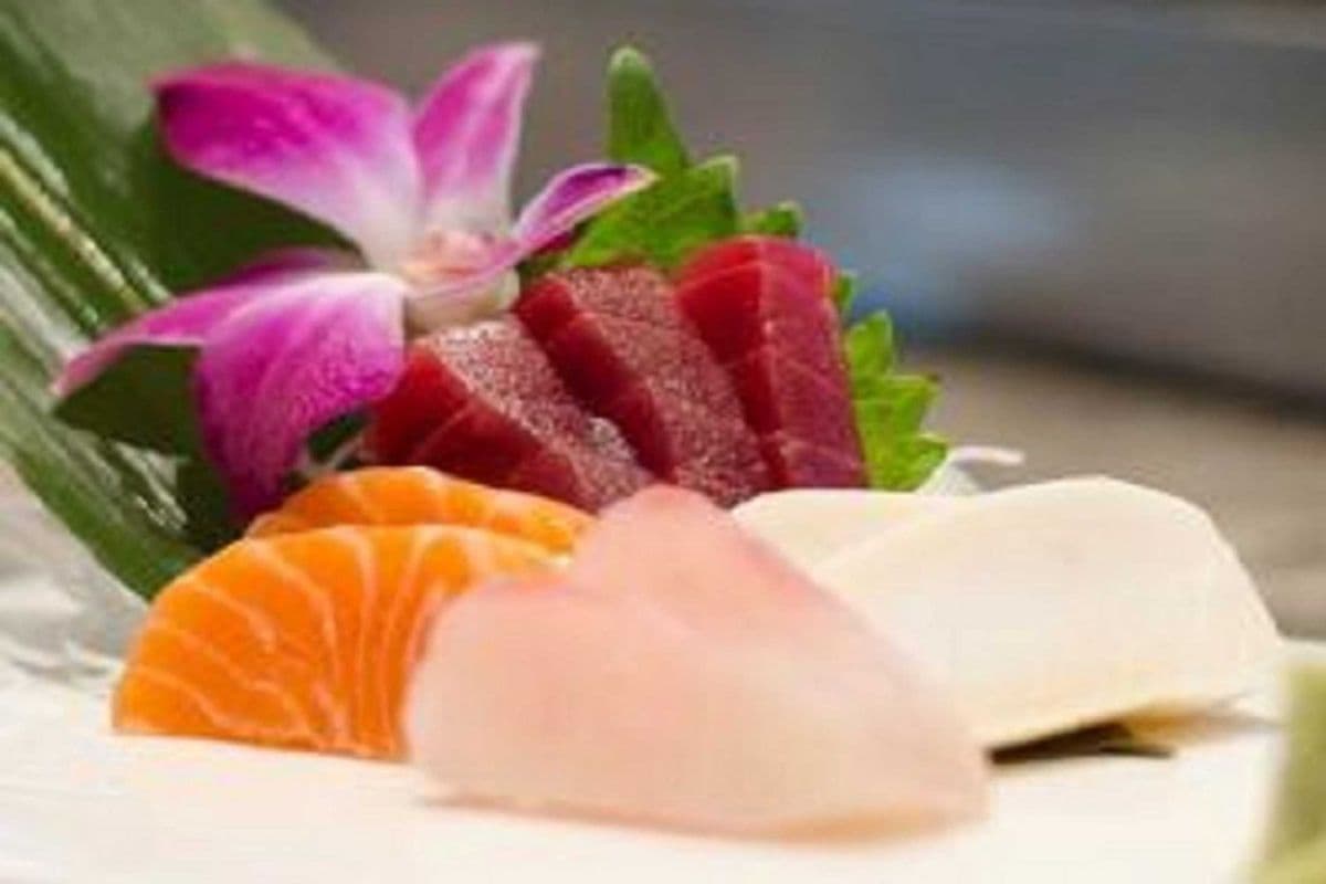 8 Mixed Premium Sashimi (8 pcs)