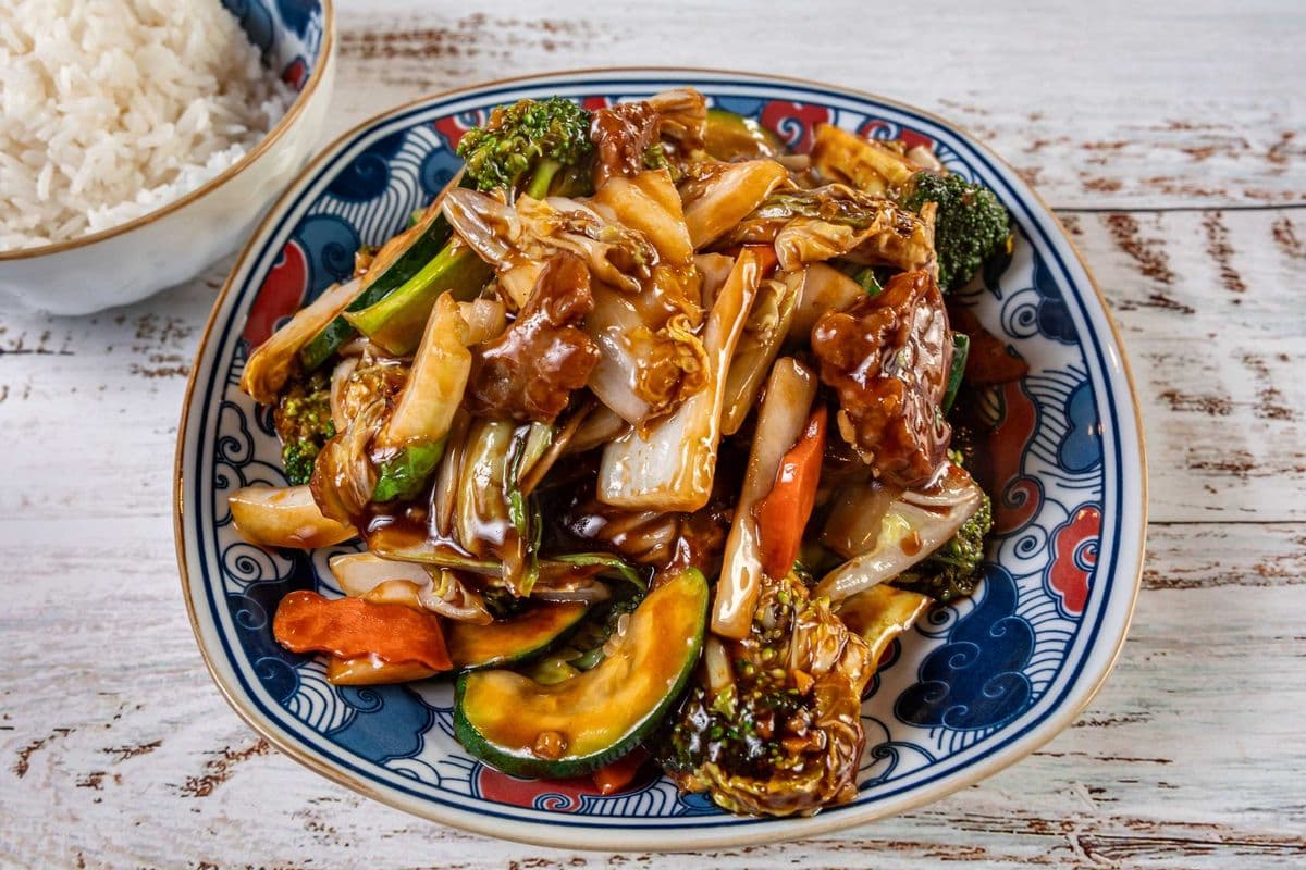 63. Boeuf sauté aux légumes assortis