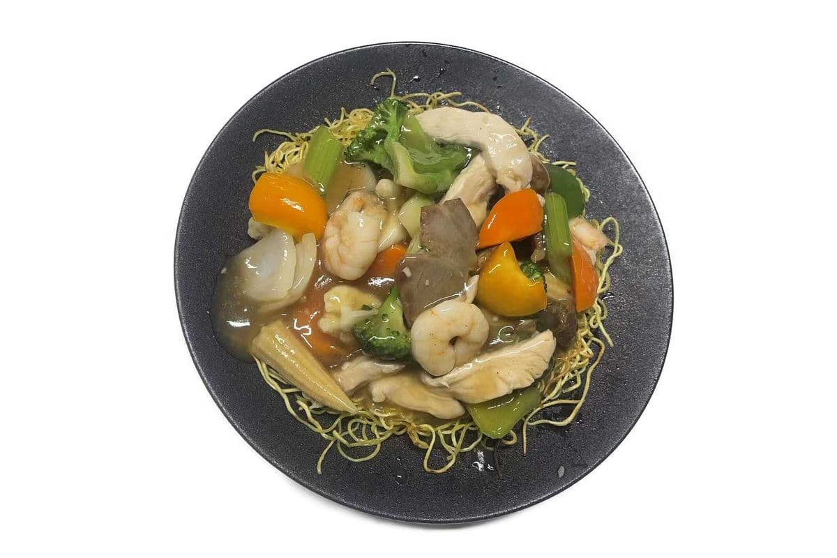 M1. House Special Chow Mein (Chicken+BBQ Pork+Shrimp) (Crispy) 招牌面