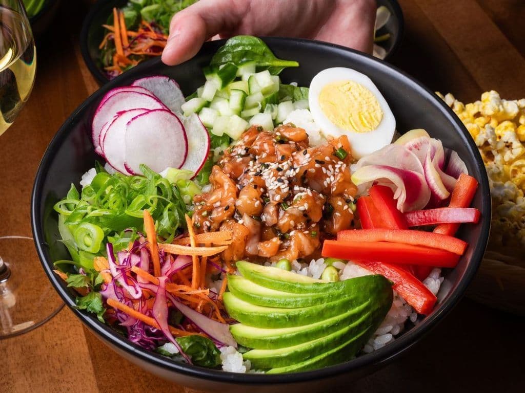 Poké au tartare de saumon/ Salmon Tartare poké