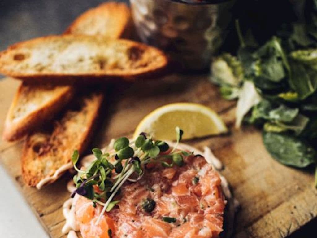 Tartare de saumon / Salmon Tartar