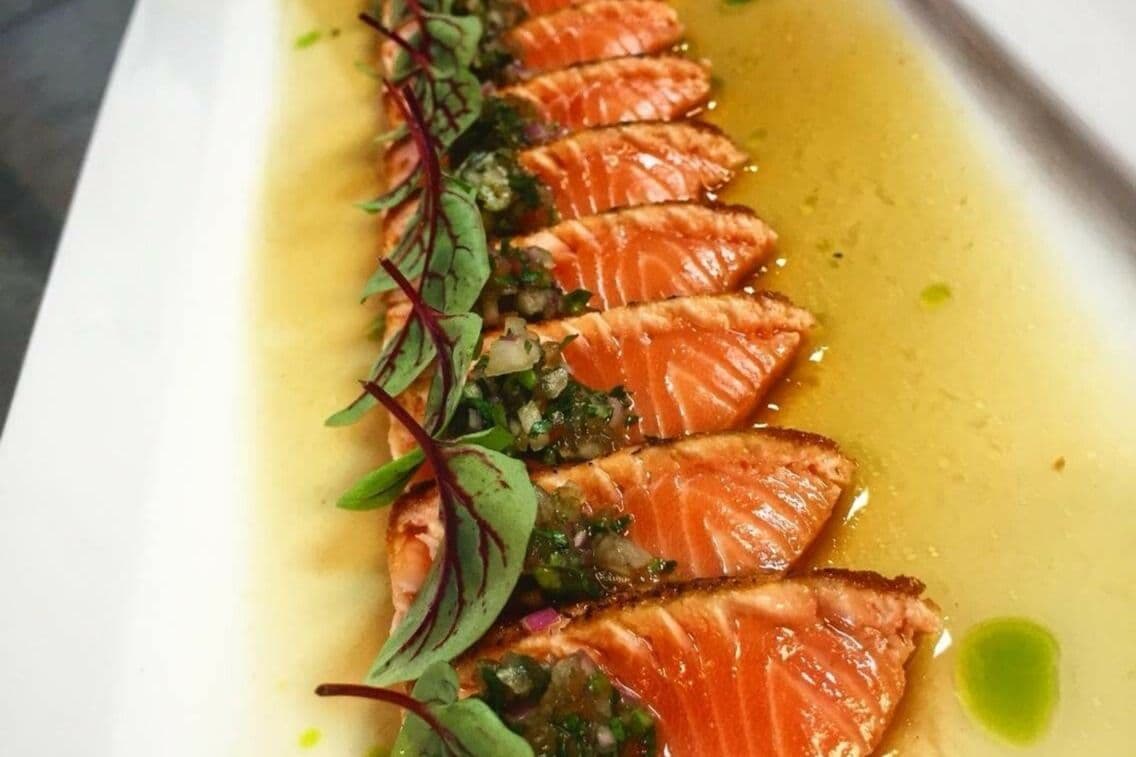 Salmon Grilled Tataki Sashimi (8 pcs)