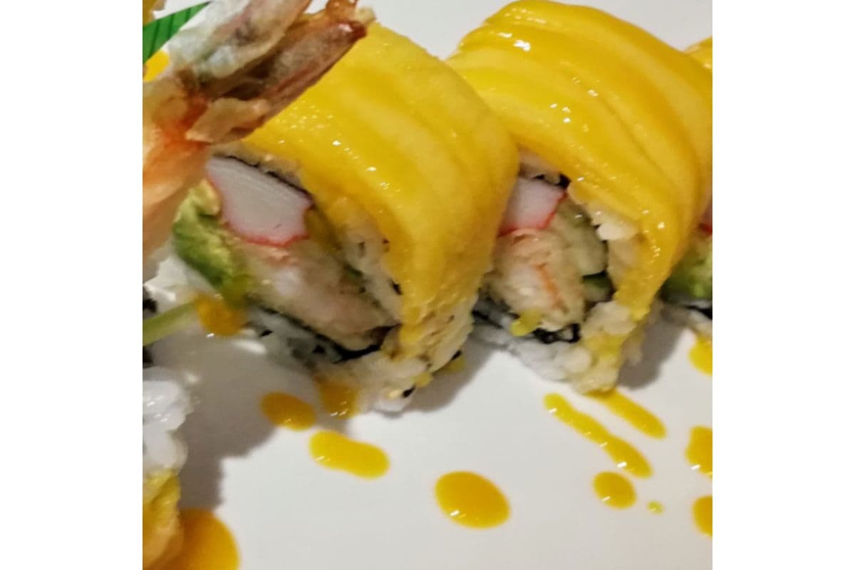 Golden Dragon Sushi Roll (8 pcs)