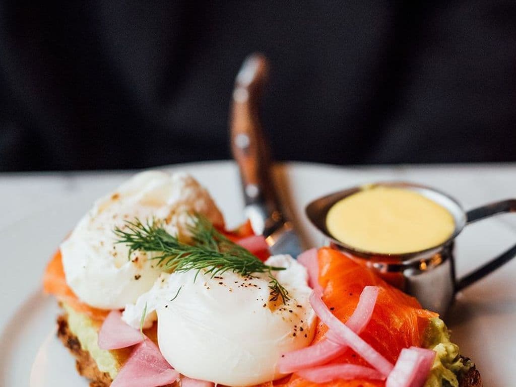 Toast Au L'Avocat Et Saumon Fumé \ Smoked Salmon Avo Toast