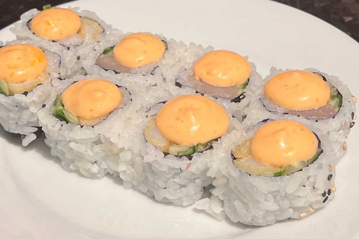 Volcano Roll (8 pcs)