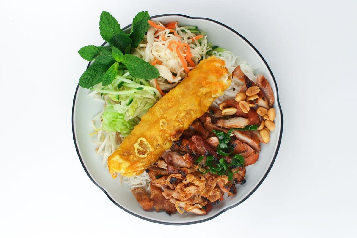 504. Grilled Meat & Pork Spring Roll Vermicelli (Bun 1 Loại, 1 Cha Gio)