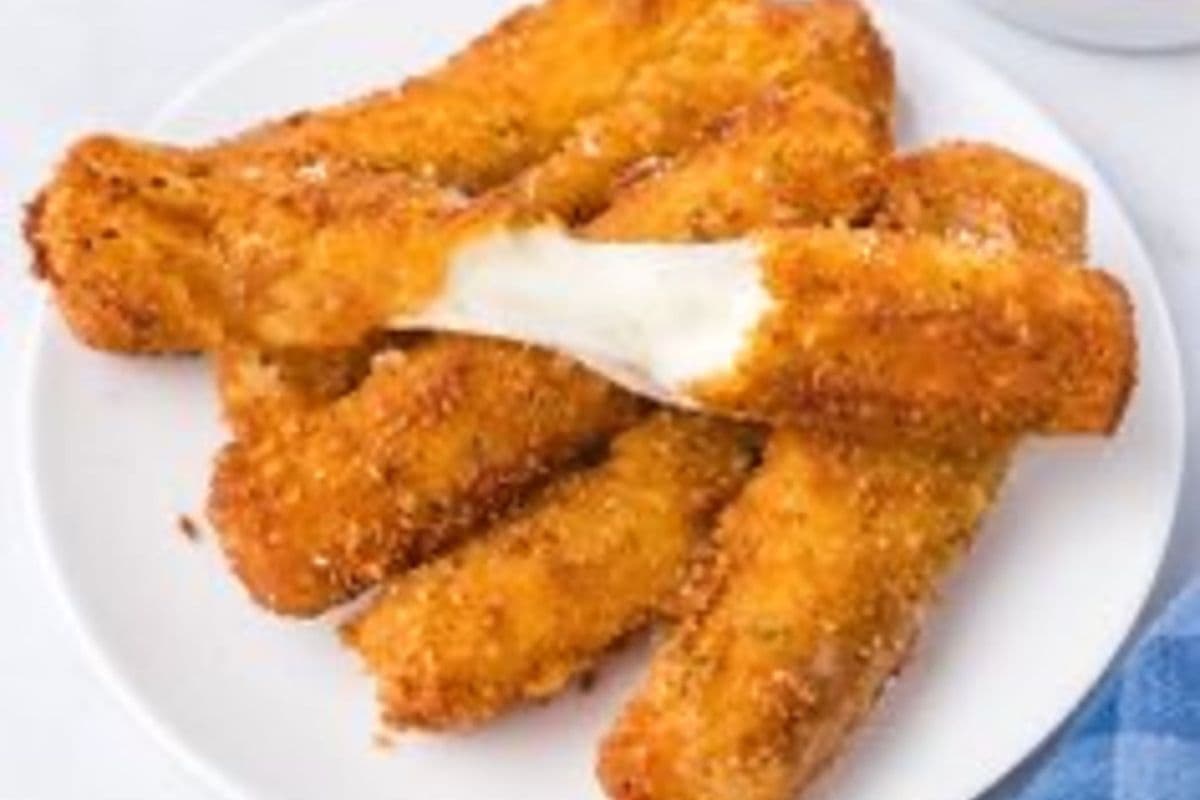 Mozzarella Sticks (3 pcs)
