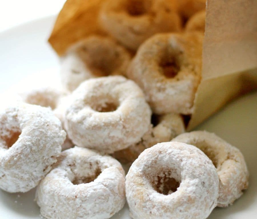 12 mini donuts, Icing sugar