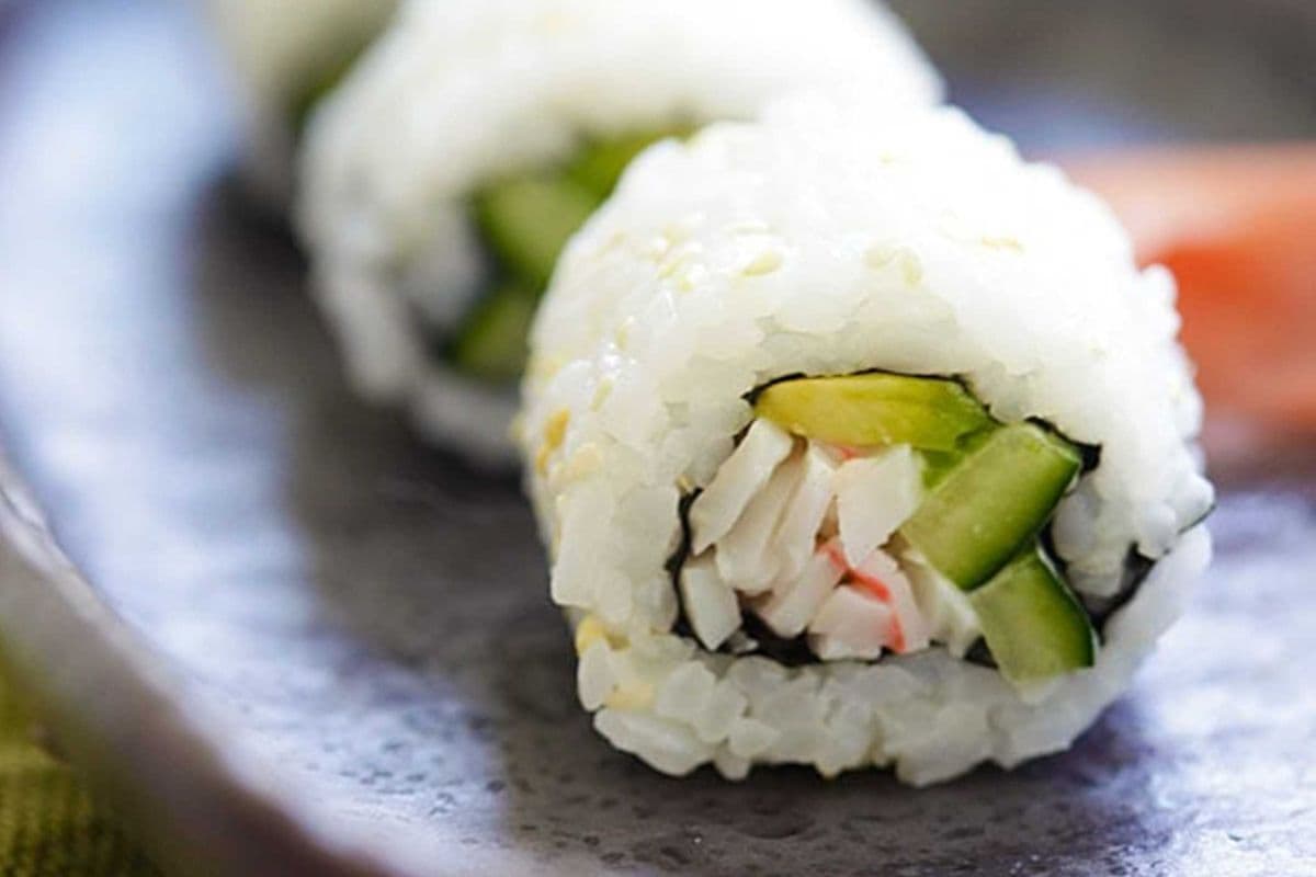 67.Snow crab/cucumber Roll(6 pcs)