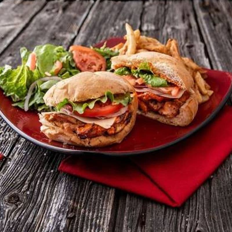 Assiette sandwich deluxe au poulet / Deluxe Chicken Sandwich Plate