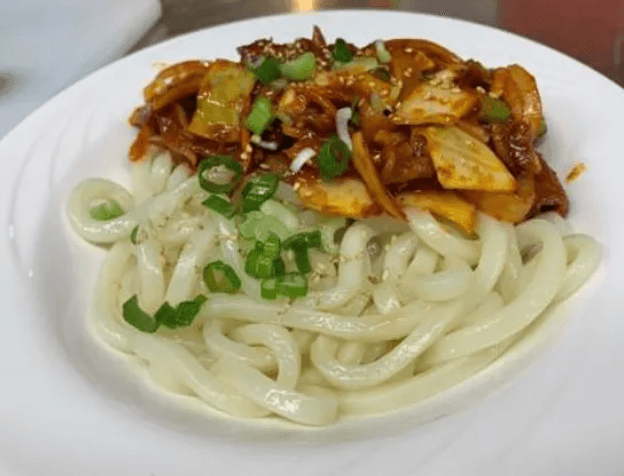 Nouilles udon au porc épicé / Spicy pork udon noodles