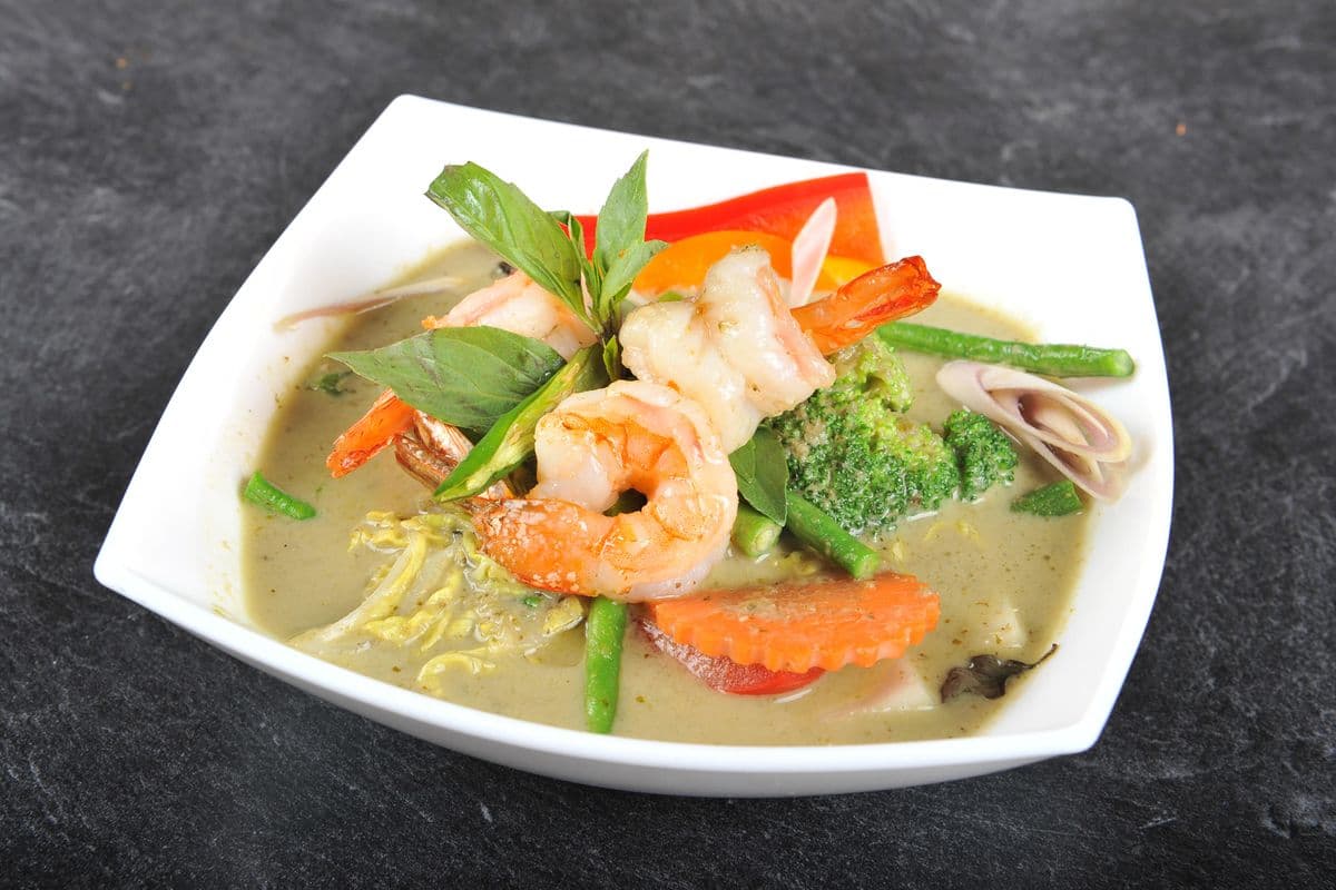 Green Shrimp Curry (Kaeng Khiao Wan Goong)