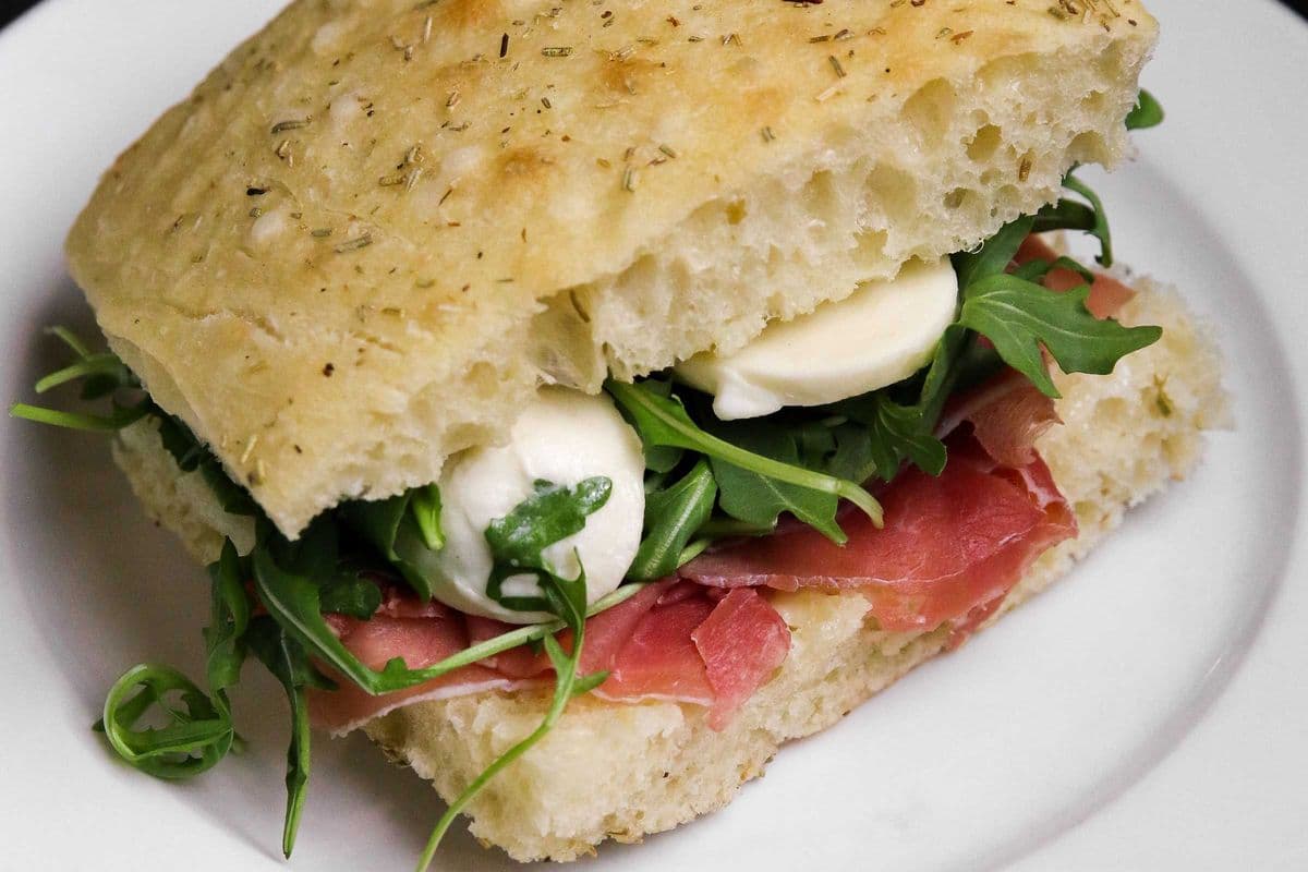 Focaccia al Crudo