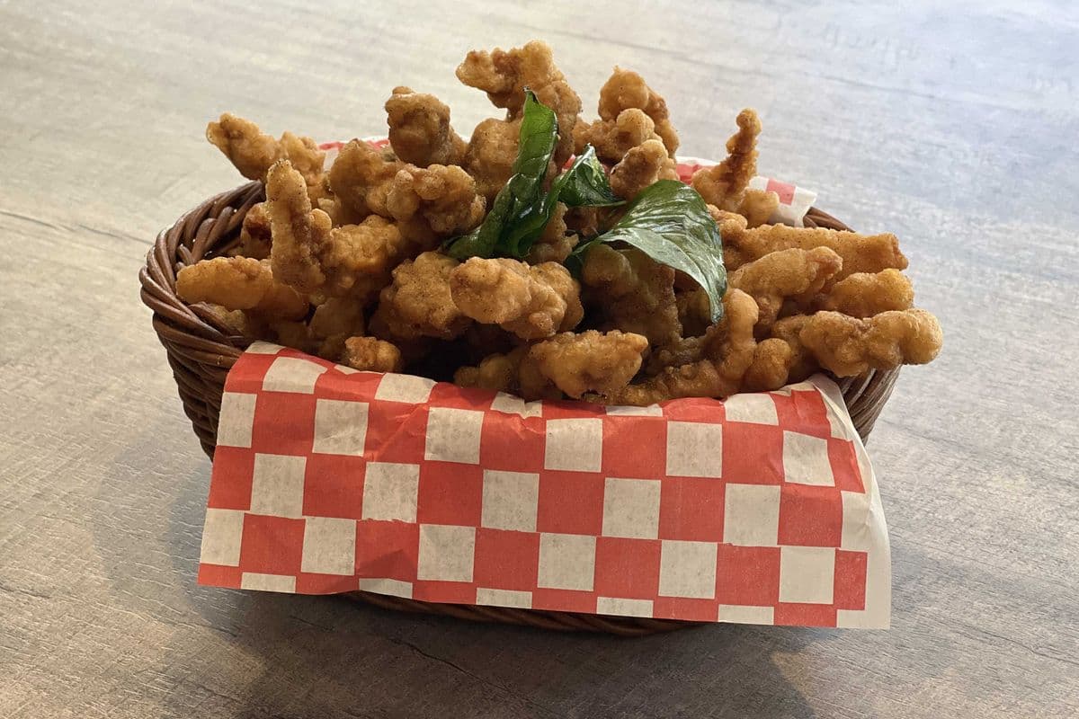 D25 Deep Fried Crispy Pork 特色小酥肉