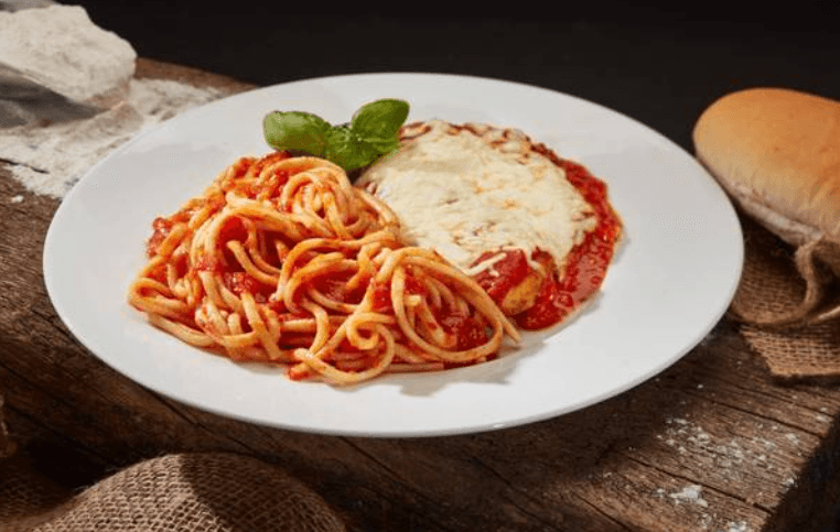 Poulet parmigiana avec pâtes / Chicken Parmigiana with Pasta