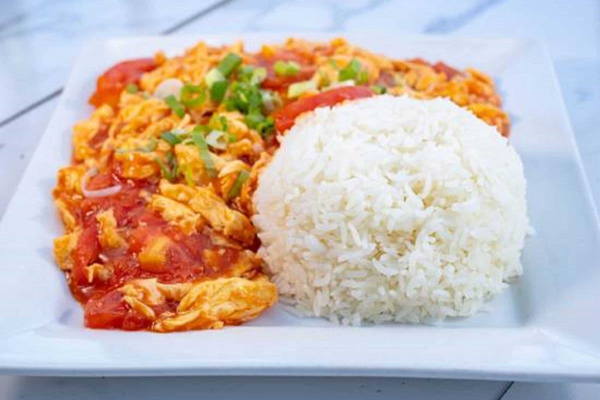 Stir Fried Tomatoes and Eggs Rice Bowl 妈妈家的西红柿鸡蛋盖饭