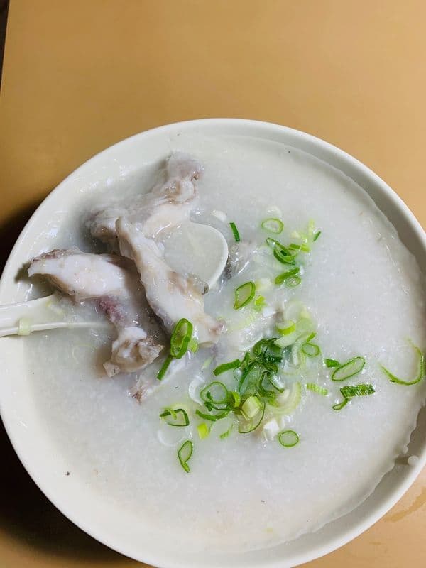 24. Fish's Bone and Belly 魚骨腩粥