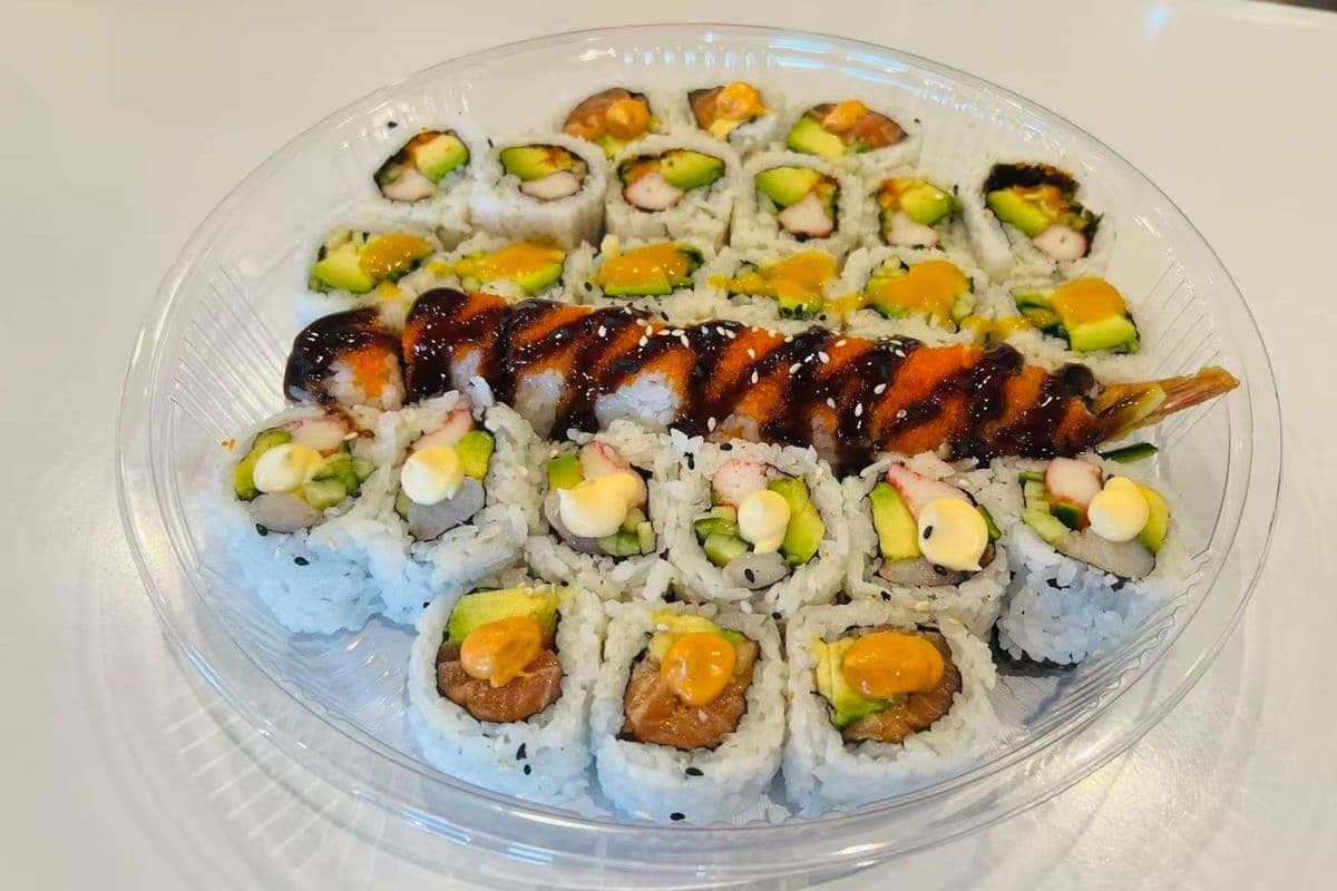 C14. Dynamite Roll, California Roll, Hawaii Roll, New Mexico Roll and Crispy Avocado Salmon Roll (32pcs)